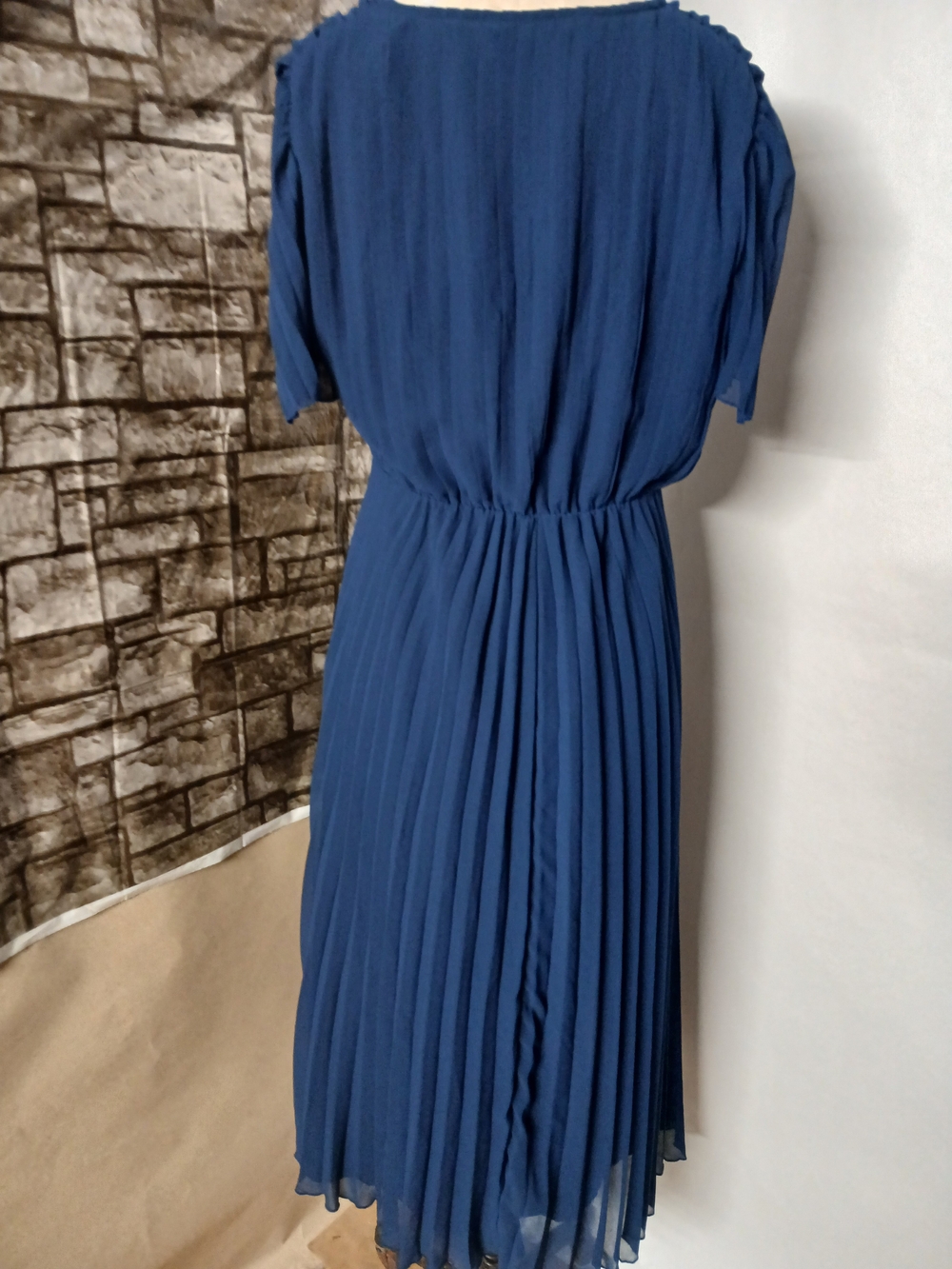 ASOS Deep Navy Pleated V-Neck Midi Dress - Picture 3 of 5